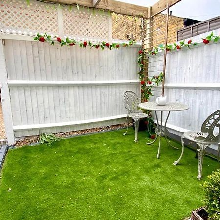 Modern And Cosy Studio Flat 伦敦 外观 照片
