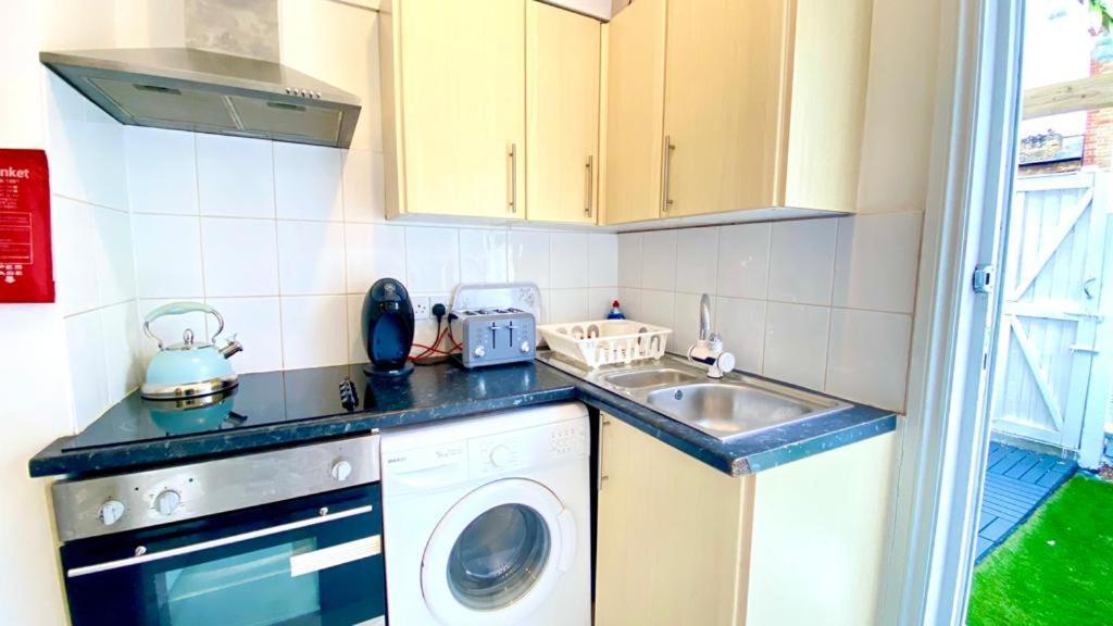 Modern And Cosy Studio Flat 伦敦 外观 照片